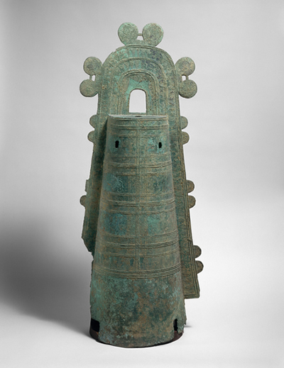 袈裟襷文銅鐸 出土地不詳 高さ114.5cm