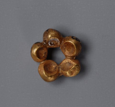 金製飾り 青銅器時代(前2500-2000年)