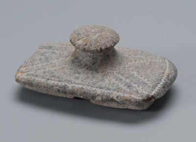 石製宝石箱の蓋 鉄器時代(前1300-300年)
